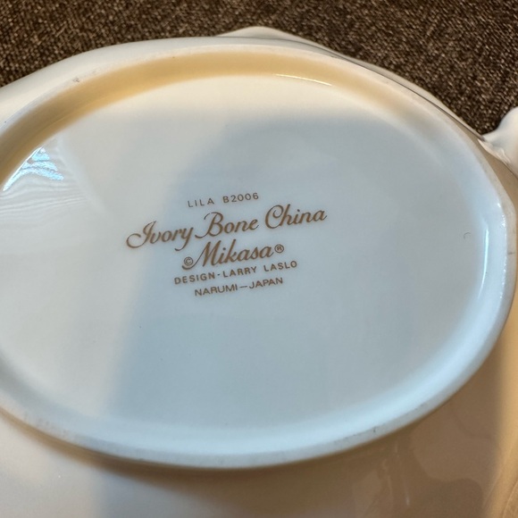 Mikasa Ivory Bone China Lila B2006 Bowl Dish Floral Delicate Detail Design - Picture 3 of 7